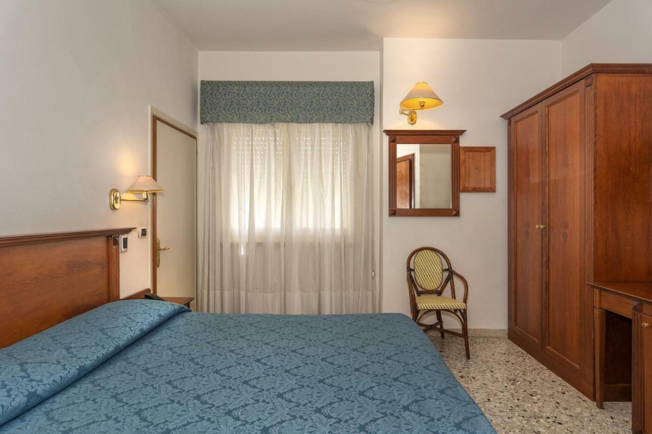 Hotel Residence Villa Marzia Marina di Pietrasanta Exterior photo