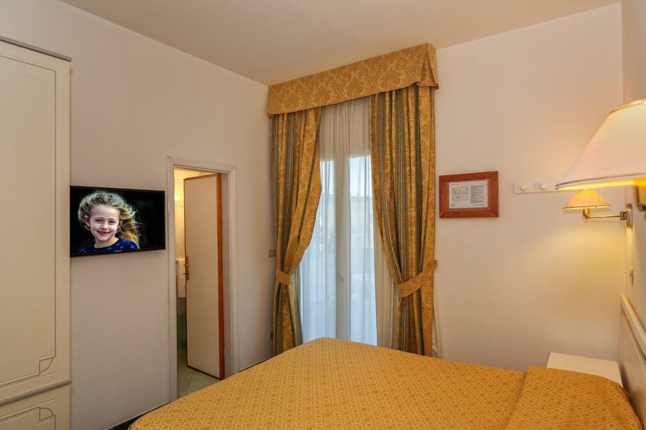 Hotel Residence Villa Marzia Marina di Pietrasanta Exterior photo