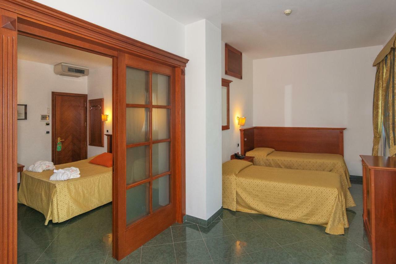 Hotel Residence Villa Marzia Marina di Pietrasanta Exterior photo
