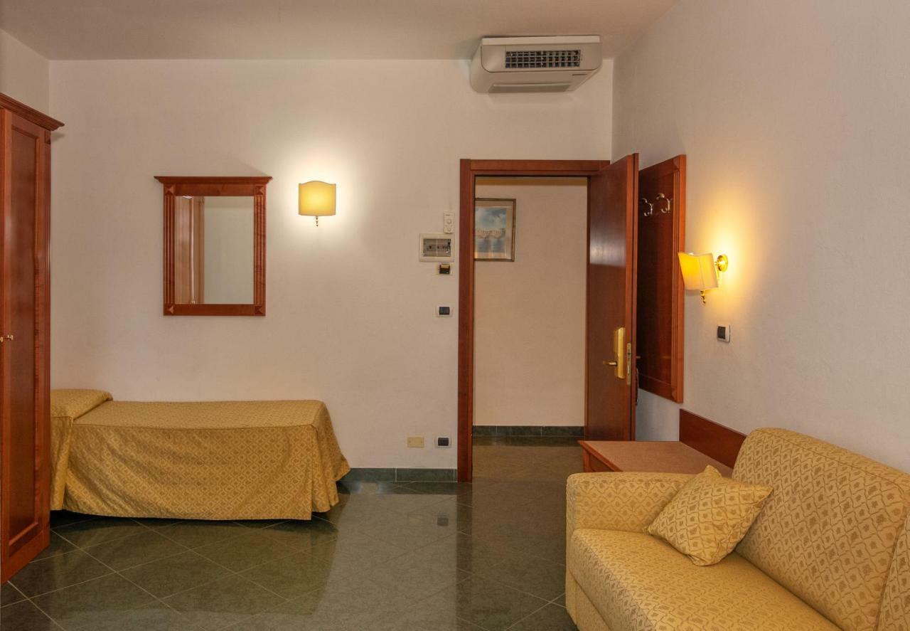 Hotel Residence Villa Marzia Marina di Pietrasanta Exterior photo